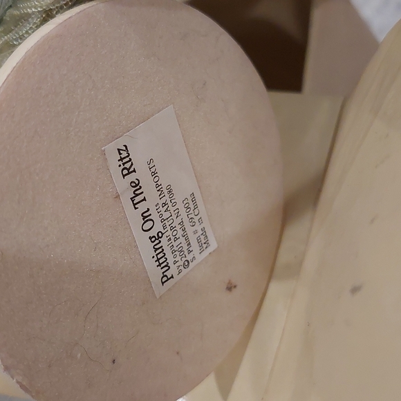 Vintage: Tasseltiques "Putting On The Ritz" by Popular Imports hanging doll. - Picture 8 of 16